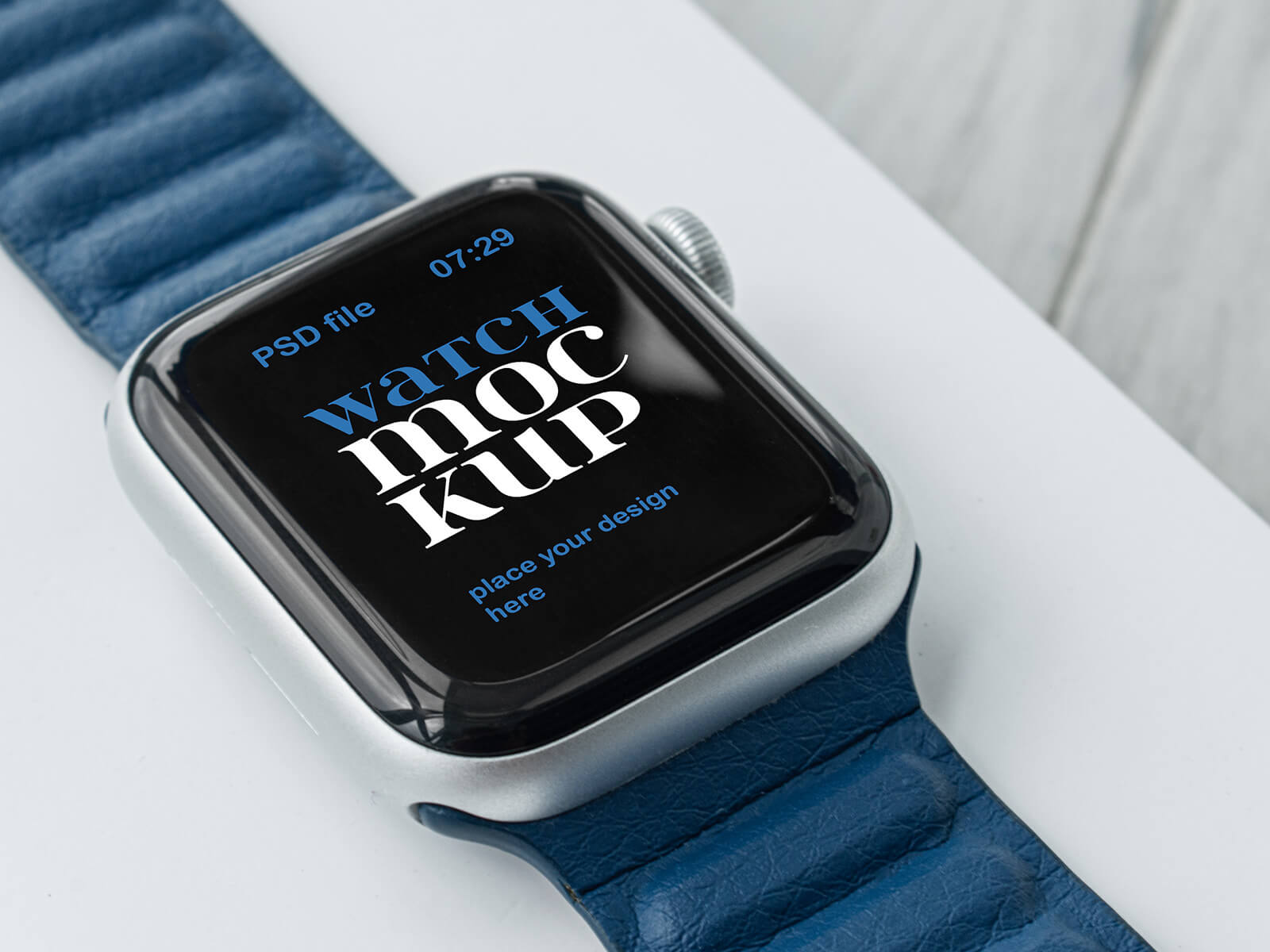Синий ремешок Apple Watch Mockup