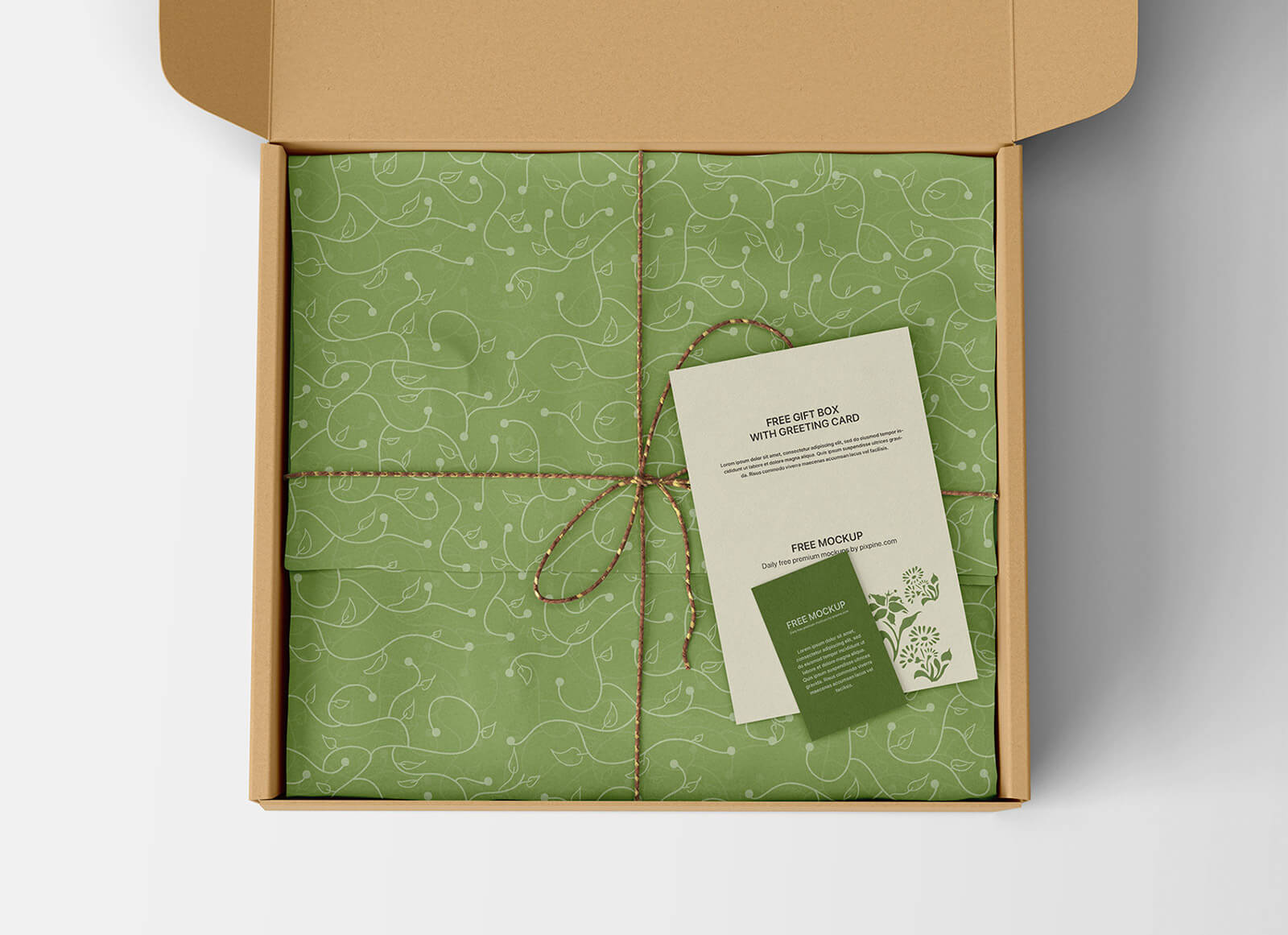 Подарочная коробка с поздравительной картой макет