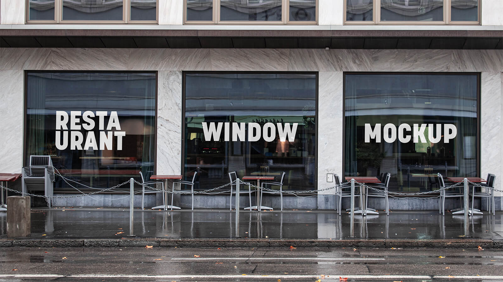 レストランのガラス窓広告モックアップ
