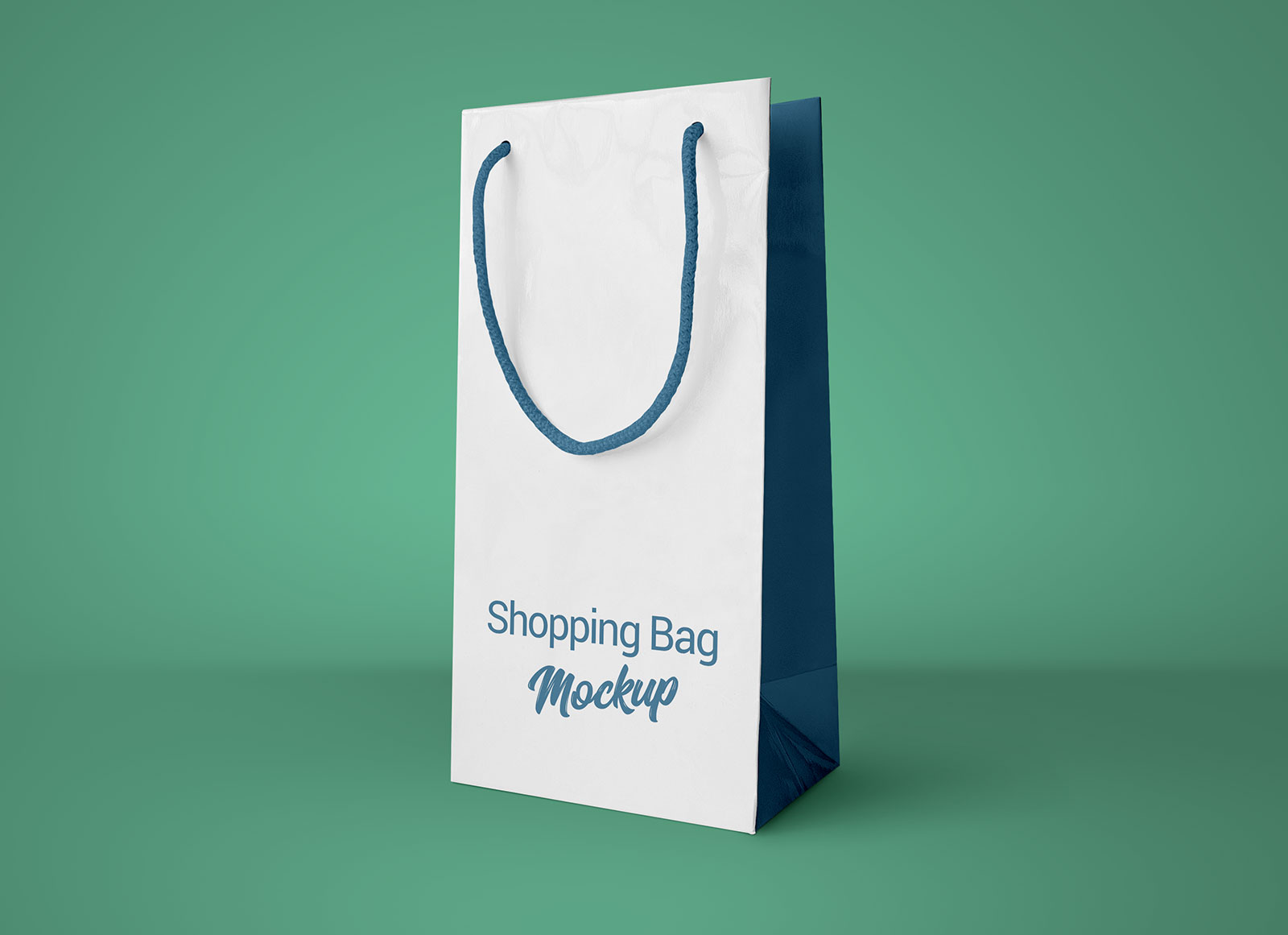 シンプルな紙のショッピングバッグのモックアップ