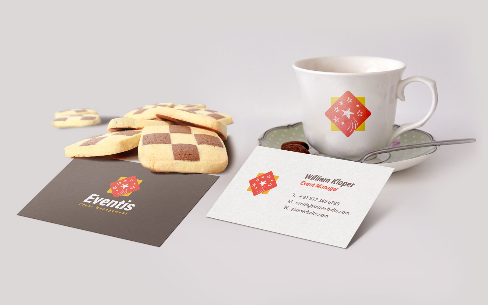 Copa de té y maqueta de tarjetas de presentación