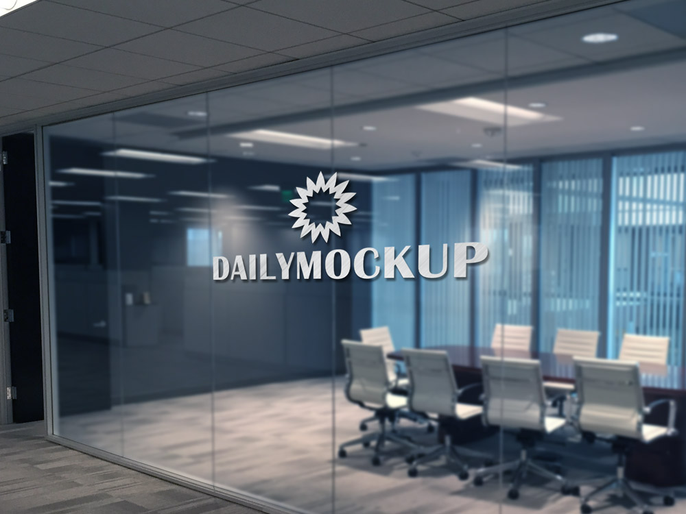 Логотип Mockup на офисном стекле