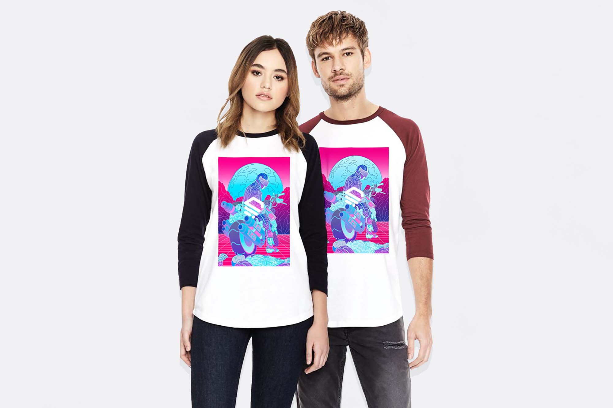 無料の男性と女性のシャツのモックアップ