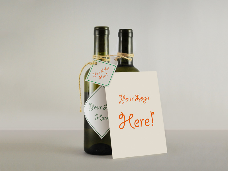 Бутылка вина - Поздравительная открытка Mockup
