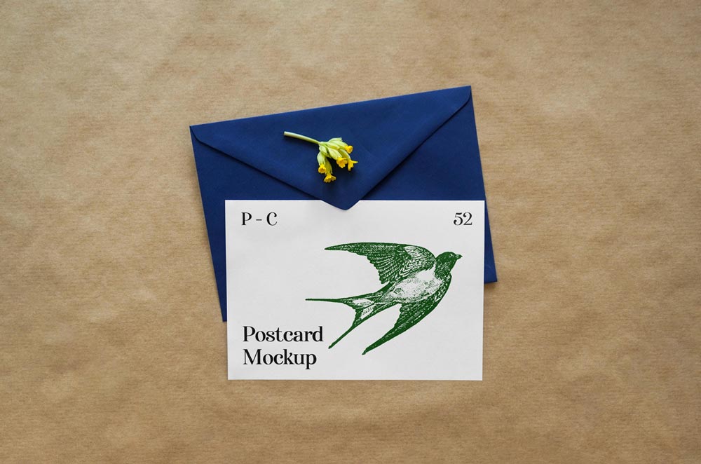 Бесплатная поздравительная открытка и конверт Mockup PSD