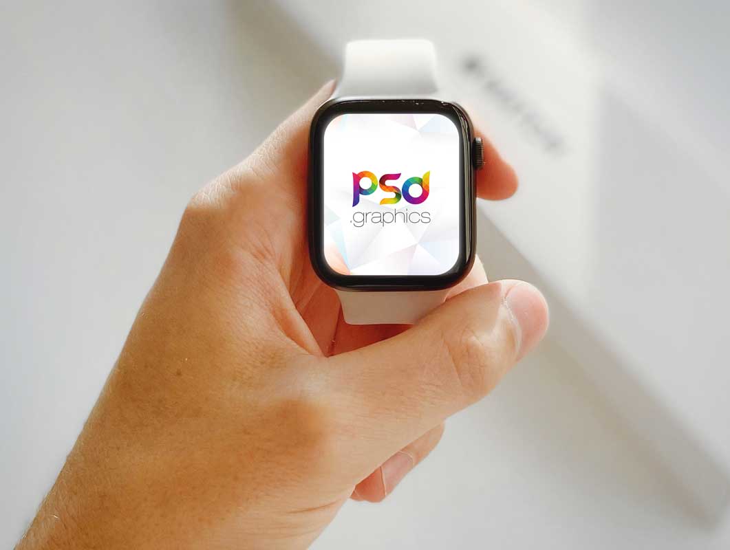 Holding Apple Watch PSD maqueta