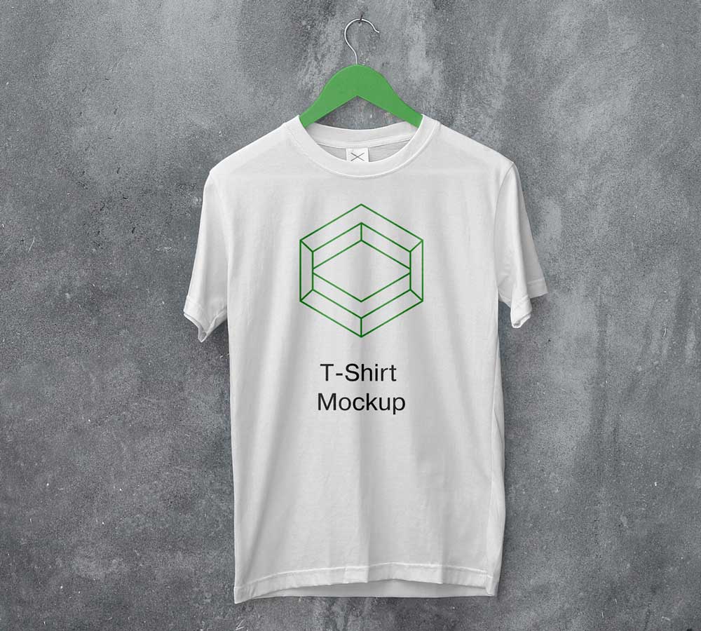 T-shirt suspendu blanche gratuit Mockup PSD