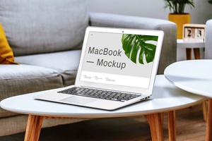 Macbook en la maqueta de mesa