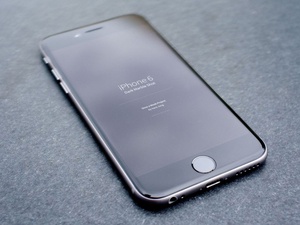 iPhone 6 Dark Marble Shot