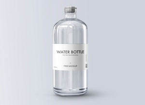 Maqueta de botellas de vidrio de agua transparente