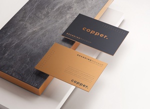 Mockup de tarjetas de presentación de cobre oscuro elegante