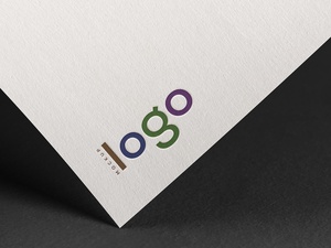 Maqueta de logotipo de color de papel en relieve