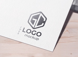 Maqueta de logotipo de lámina metálica de papel