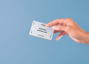 Ручная держание PSD Mockup визитной карточки