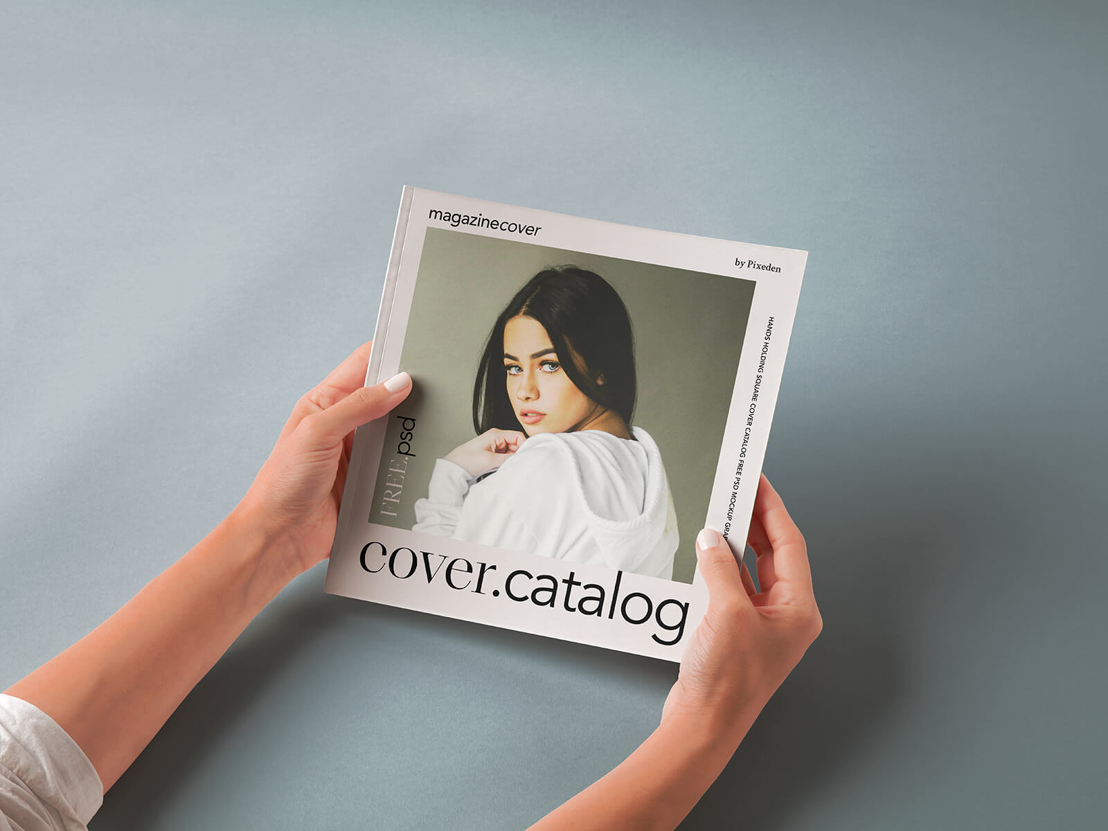 Handhielt quadratischer Abdeckungskatalog Mockup