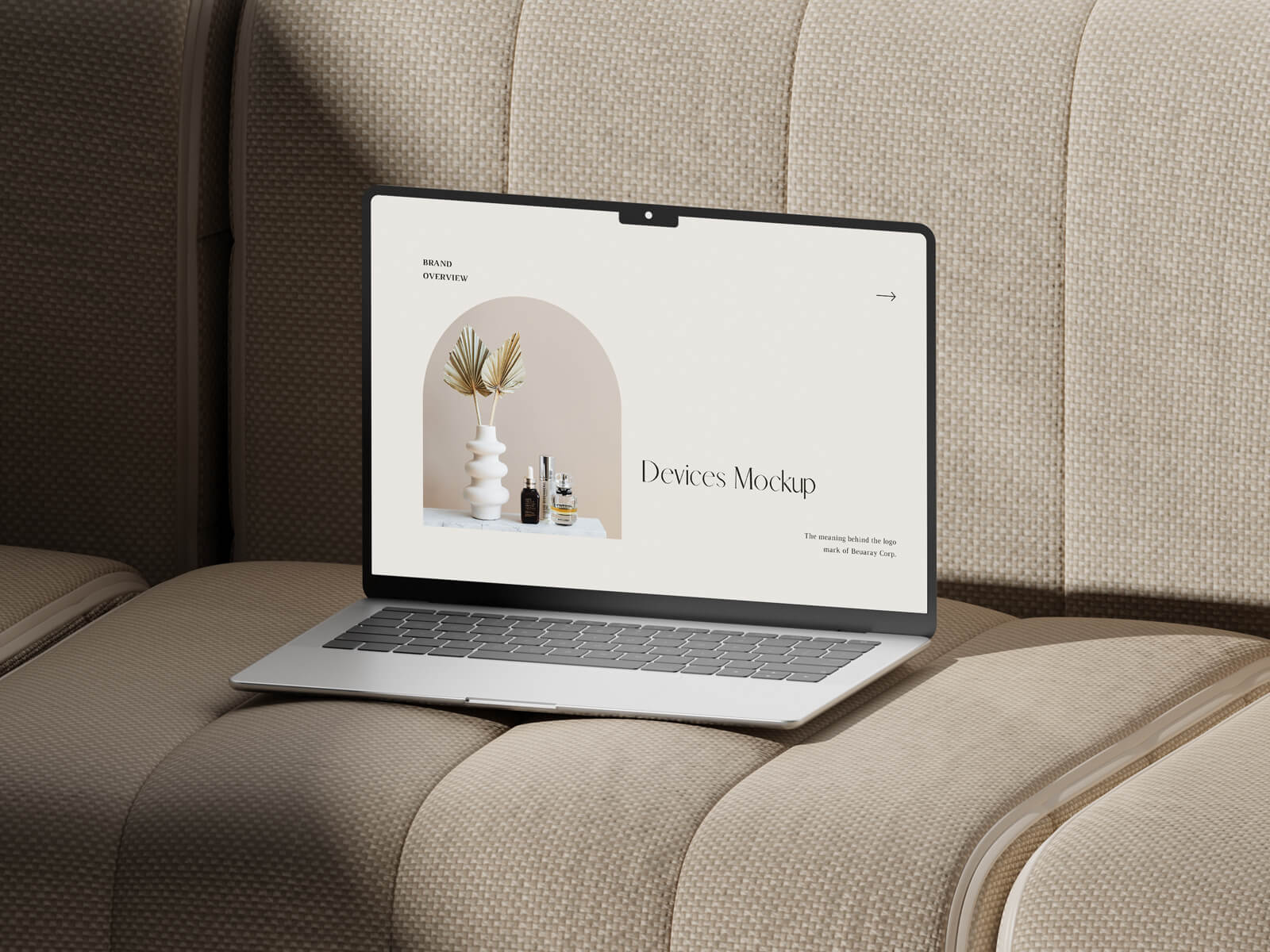 MacBook Pro auf Sofa-Modell