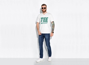 Maqueta de camisetas para hombres para camisetas gráficas