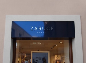 Maqueta de logotipo de fachada de tienda azul reflectante