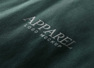 Текстурированная одежда в вышившей логотипе макет